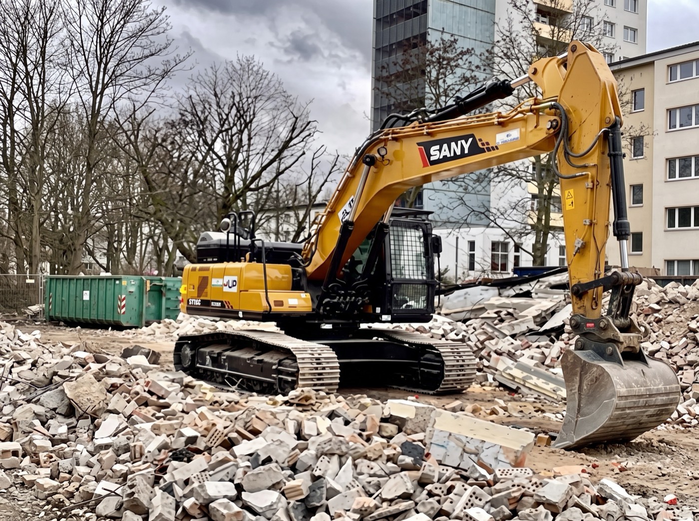 Rummelsburger Str. 39 – Komplettabbruch, Kettenbagger im Rückbau
