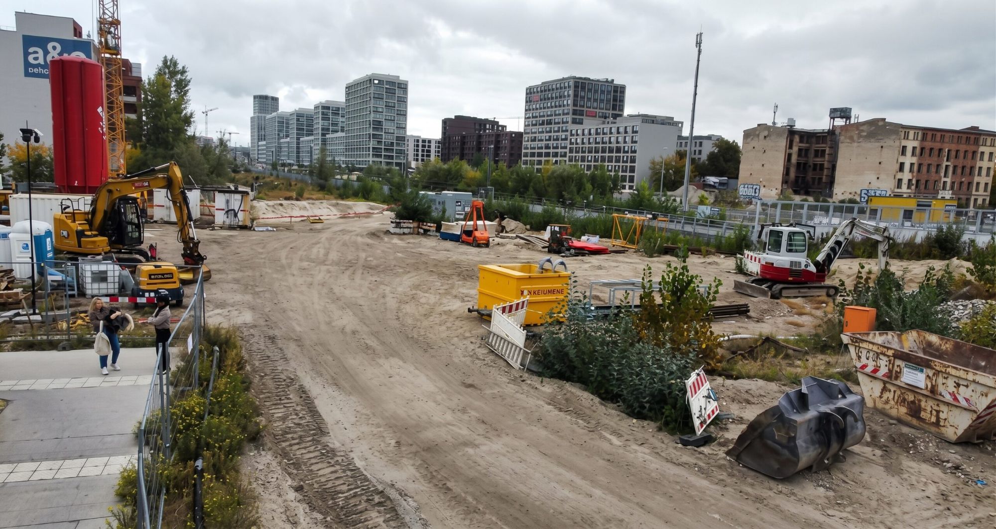 PLP Baustelle in Berlin mit mehreren Maschinen